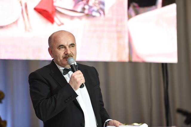 Tiberiu Avram, redactorul șef al cotidianului Monitorul, a moderat evenimentul - Foto Artistul