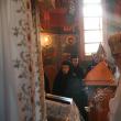 Paraclisul Mănăstirii Voroneț, neîncăpător pentru mulţimea de credincioşi care au dorit să-l cinstească pe Sfântul Daniil Sihastrul