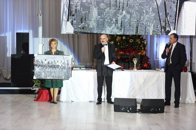 Obiectele licitate la Gala "Top 10 Suceveni" au adus două treimi din suma donată talentatului Alexandru Cozaciuc. Foto: Artistul