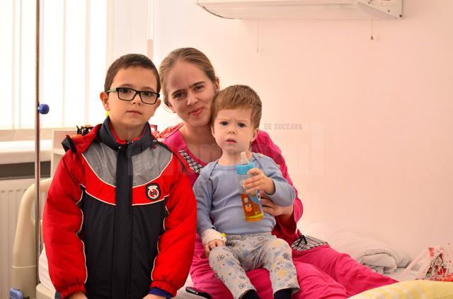 Elevii Şcolii „Jean Bart” le-au făcut cadouri copiilor de la Spitalul Judeţean Suceava