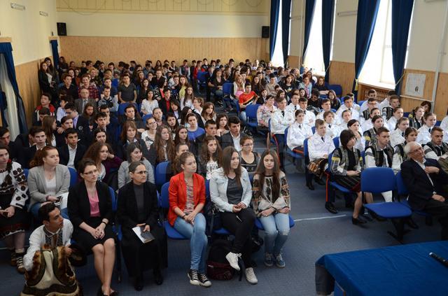 “La Hanul lui Moş Crăciun“, eveniment caritabil organizat de elevii Colegiului „Dragoş Vodă”