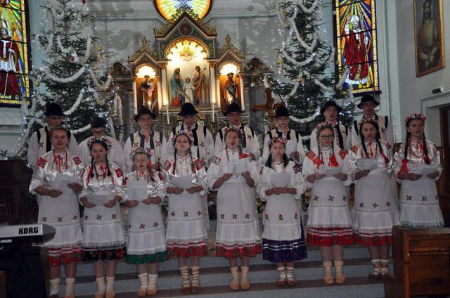 Biserica romano-catolică „Coborârea Duhului Sfânt” din Soloneţu Nou a fost gazda celei de a doua ediţii a „Festivalului Colindelor Bucovinene”
