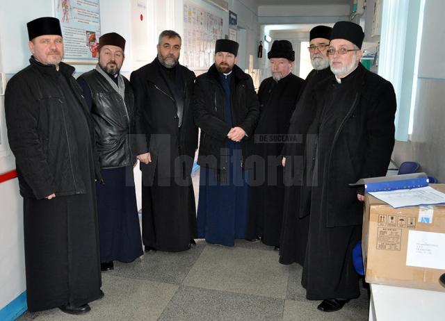 Spitalul Municipal Fălticeni a primit un electrocardiograf performant din partea preoţilor din Protoieria Fălticeni