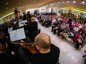 „Concert pentru Anul Nou 2017” susţinut de Filarmonica din Botoșani, sâmbătă, la Iulius Mall Suceava