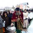 Preotul, pompierii voluntari şi credincioşii din Bosanci au pornit în procesiune de sfinţire prin comună