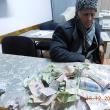 Fals sinistrat, prins la cerşit pe străzile Sucevei, cu buzunarele doldora de bani