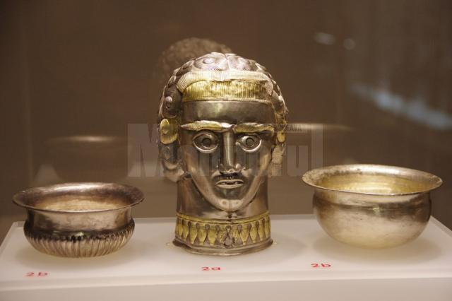 Obiecte din expoziţia „Aurul şi argintul antic al României”, de la Muzeul de Istorie