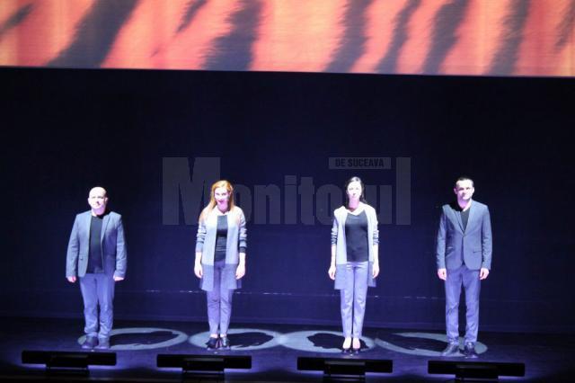 Din distribuţia piesei fac parte Cătălin Ştefan Mîndru, Cosmin Panaite, Clara Popadiuc şi Diana Lazăr