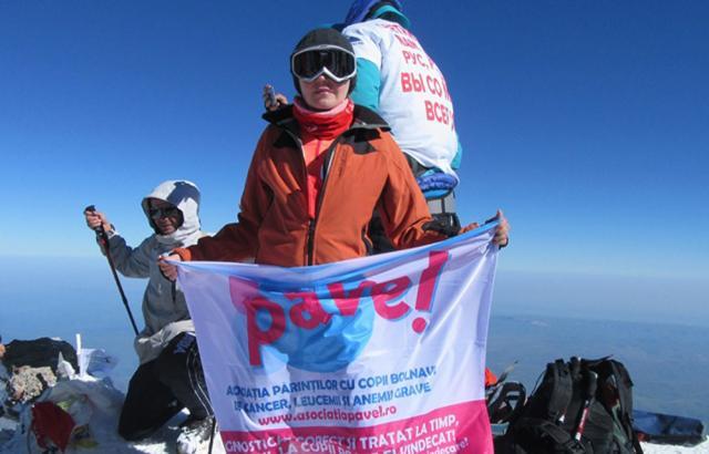 O româncă se pregătește să atingă cel mai înalt vârf al lumii în afara Asiei