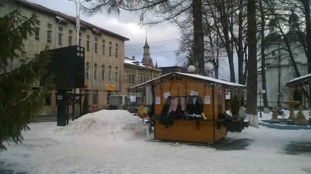 „Cuier” cu haine gratuite pentru persoanele nevoiaşe, în centrul municipiului Câmpulung Moldovenesc