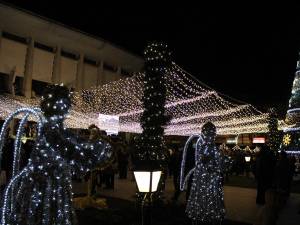 Instalaţiile luminoase şi ornamentele pentru sărbătorile de iarnă vor fi strânse complet, în următoarele două săptămâni