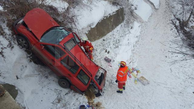 O maşină în care se aflau trei persoane a căzut de pe un pod, la Ilişeşti