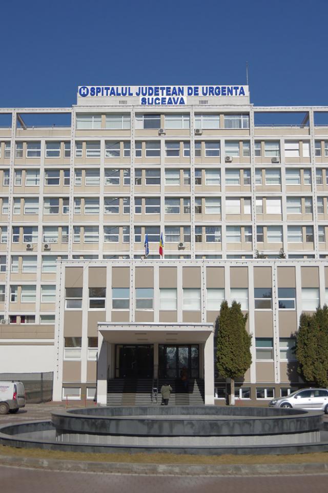 Cele două femei au fost preluate de ambulanțe şi transportate la Spitalul Județean Suceava