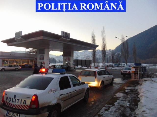 Ţigări de contrabandă confiscate şi un autoturism indisponibilizat în urma unei acţiuni a poliţiştilor în trafic