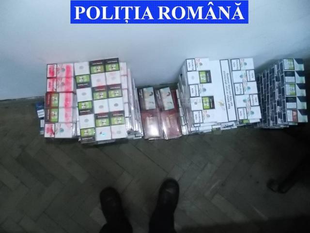 Ţigări de contrabandă confiscate şi un autoturism indisponibilizat în urma unei acţiuni a poliţiştilor în trafic