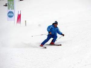 Primarul Ilie Boncheș și-a testat calitățile de schior la concursul de slalom