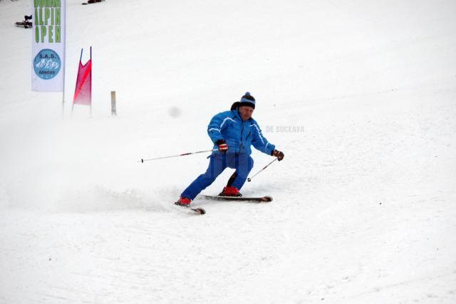 Primarul Ilie Boncheș și-a testat calitățile de schior la concursul de slalom