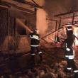 Gospodărie distrusă de un incendiu, la Stulpicani