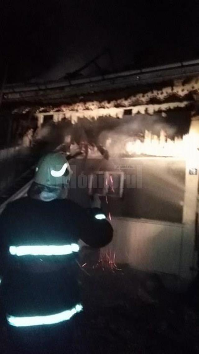 Un incendiu de proporţii a distrus o gospodărie din comuna Berchişeşti