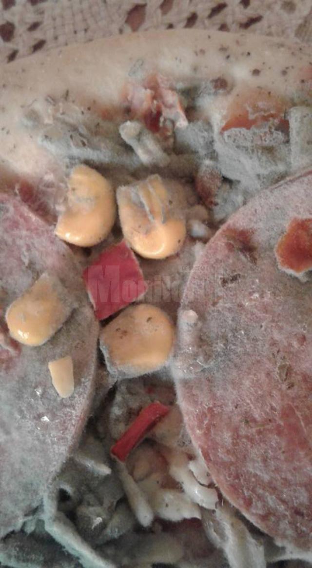 Produsul era vizibil alterat