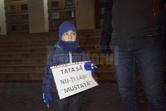 Peste 2.500 de persoane au protestat joi seara în municipiul Suceava