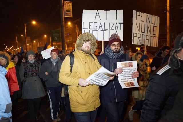 Peste 2.500 de persoane au protestat joi seara în municipiul Suceava