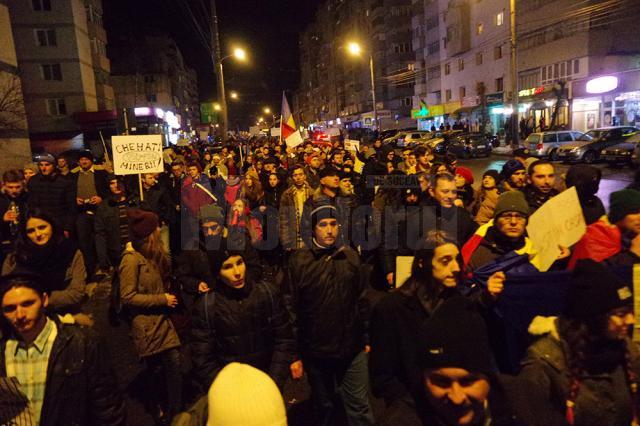 Mii de oameni au protestat și aseară pe stăzile Sucevei