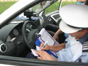 20 de permise de conducere suspendate de poliţişti în cadrul unei acţiuni în trafic