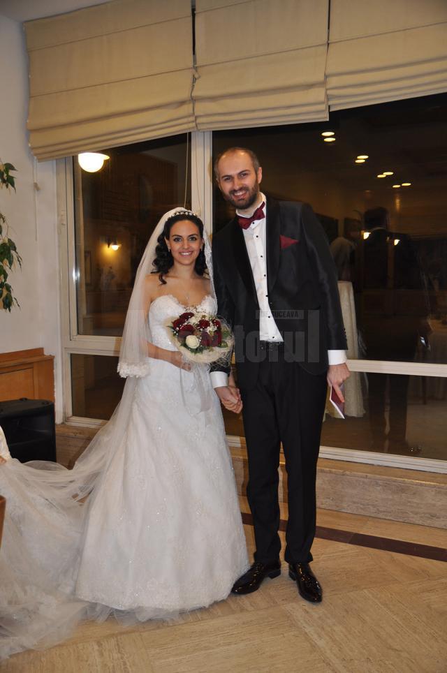 Regizorul sucevean Adrian Țofei s-a căsătorit cu o frumoasă actriță din Turcia, Duru Yücel