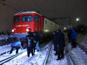 Locomotiva ar fi deraiat din cauză că macazul acţionat automat nu a funcţionat normal