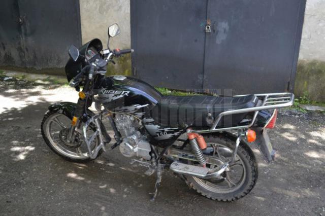 Motocicleta furată a fost găsită după patru luni de zile, la un bărbat din Vatra Dornei