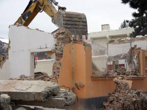 Ultimul zid, cu frontonul restaurantului Gloria, a fost demolat marți dimineață
