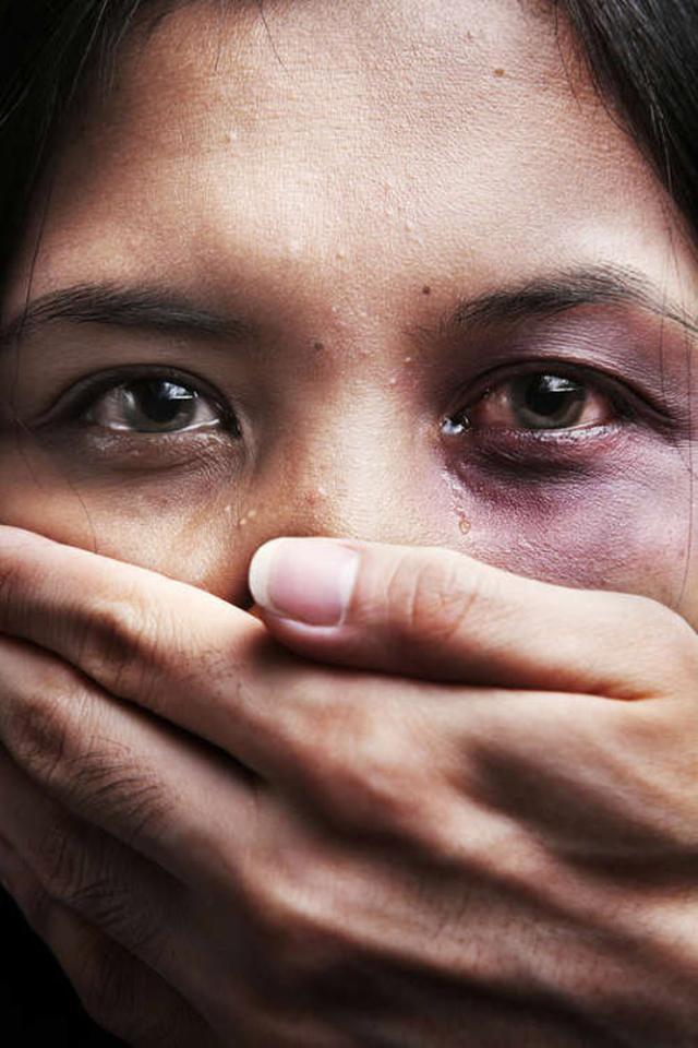 Violența familială înseamnă și intimidare, șantaj emoțional, inducerea fricii, teroare.