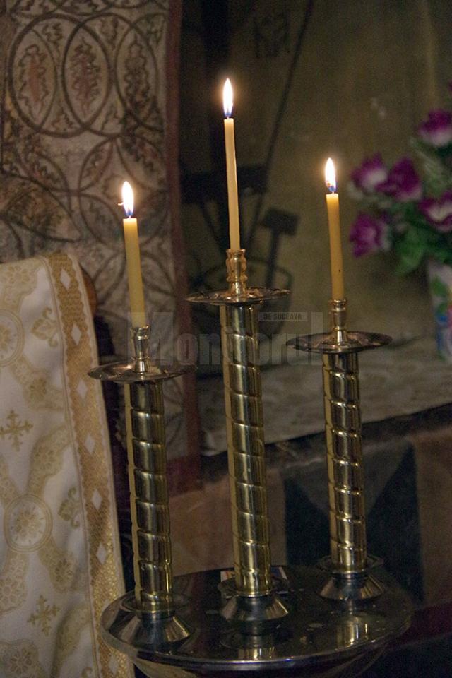 De ce aprindem lumânări pentru cei adormiți