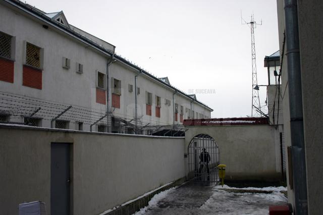 Tânărul era încarcerat la Penitenciarul Botoşani, unde avea de executat o pedeapsă de şapte ani