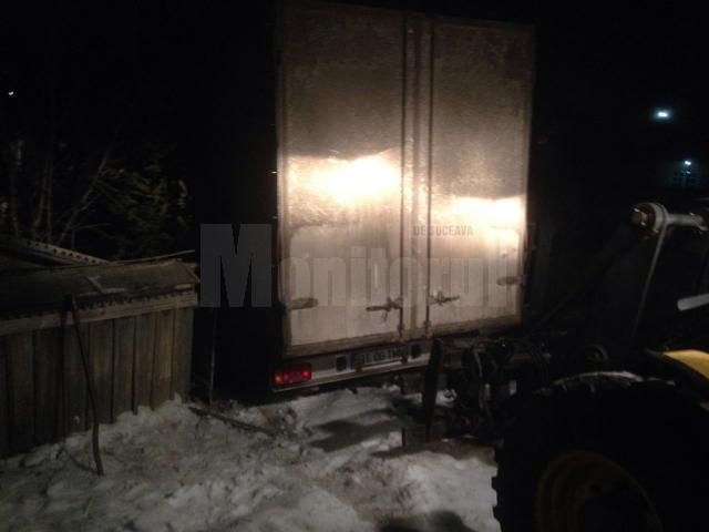 Camionul intrat în curtea casei familiei Simian, în seara zilei de 16 februarie