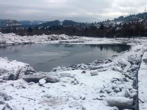 Mii de metri cubi de gheaţă au fost excavaţi din cursurile de apă