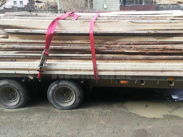 Material lemnos fără acte, depistat în trafic de un echipaj de jandarmi