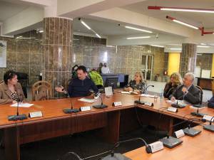 Dezbaterea publică a bugetului Sucevei pe 2017 a fost facută în prezența unui singur cetățean, din cartierul Obcini