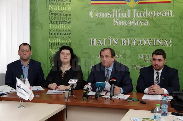 Oficialii Kusadasi și Air Bucharest împreună cu preşedintele CJ Suceava, Gheorghe Flutur
