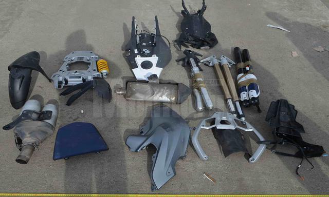 Aproape o sută de piese de motociclete furate din Italia, descoperite în PTF Siret