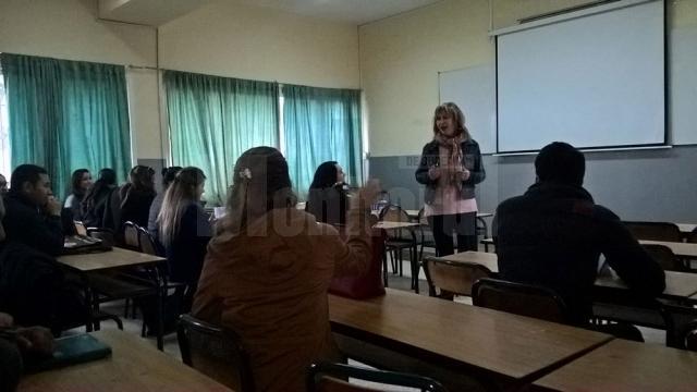 Cătălina Iuliana Pînzariu predă limba spaniolă la universitatea marocană