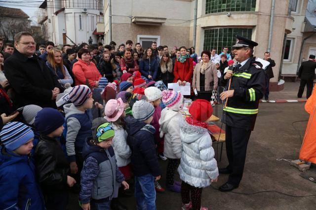 Ziua Protecţiei Civile, marcată cu porţi deschise pentru mii de vizitatori