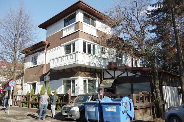 Clădirea în care se află restaurantul Centru Vechi din Suceava, scoasă la vânzare