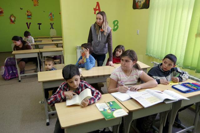 Peste 20 de copii proveniţi din familii nevoiaşe din Iţcani primesc zilnic o masă caldă