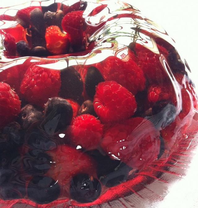 Tort “Baron” cu jeleu şi fructe. Foto: reginele.ro