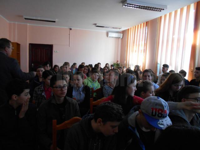Liceul Tehnologic Dumbrăveni promovează învăţământul profesional