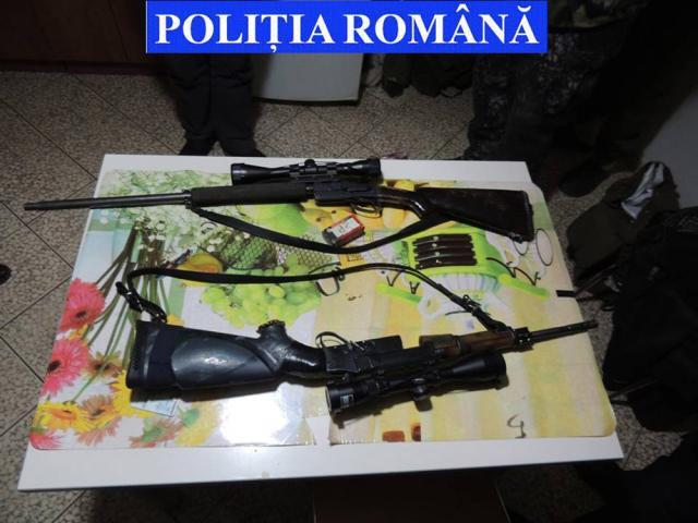 Arme, muniţie şi accesorii pentru arme, ridicate în urma percheziţiilor