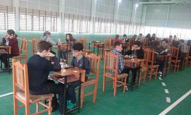 Liceul Tehnologic „Mihai Eminescu” din Dumbrăveni a găzduit cea de-a V-a ediție a concursului de şah Memorialul ,,Aurel Stellia”