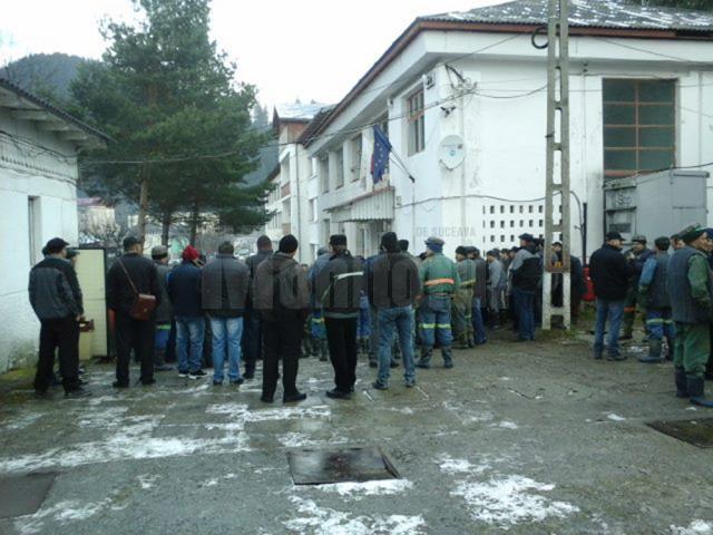 Minerii de la Crucea-Botuşanu au declanşat greva şi au plecat la Bucureşti pentru a-şi cere drepturile salariale